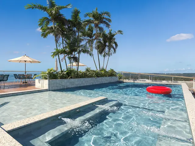 Piscina com hidromassagem